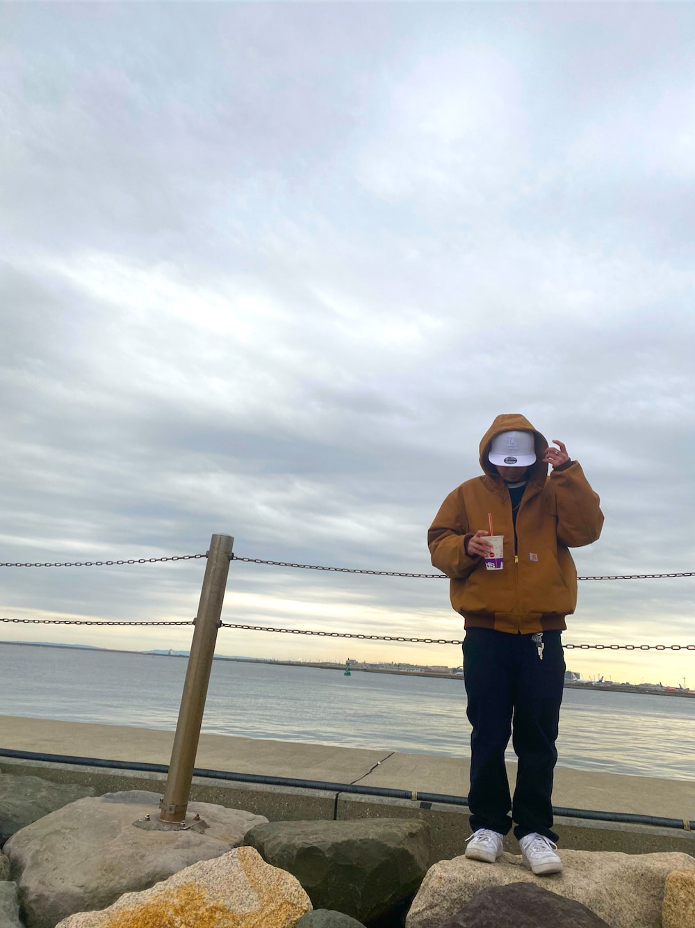 「冬コーデ、カジュアル、XLARGE、carhartt、NIKE、NEW ERA」｜「XLARGEのWORK PANT（その他パンツ、ブラック系）」を使った、イトウ   さん（メンズ・171cm）の冬コーディネートの1枚目の写真