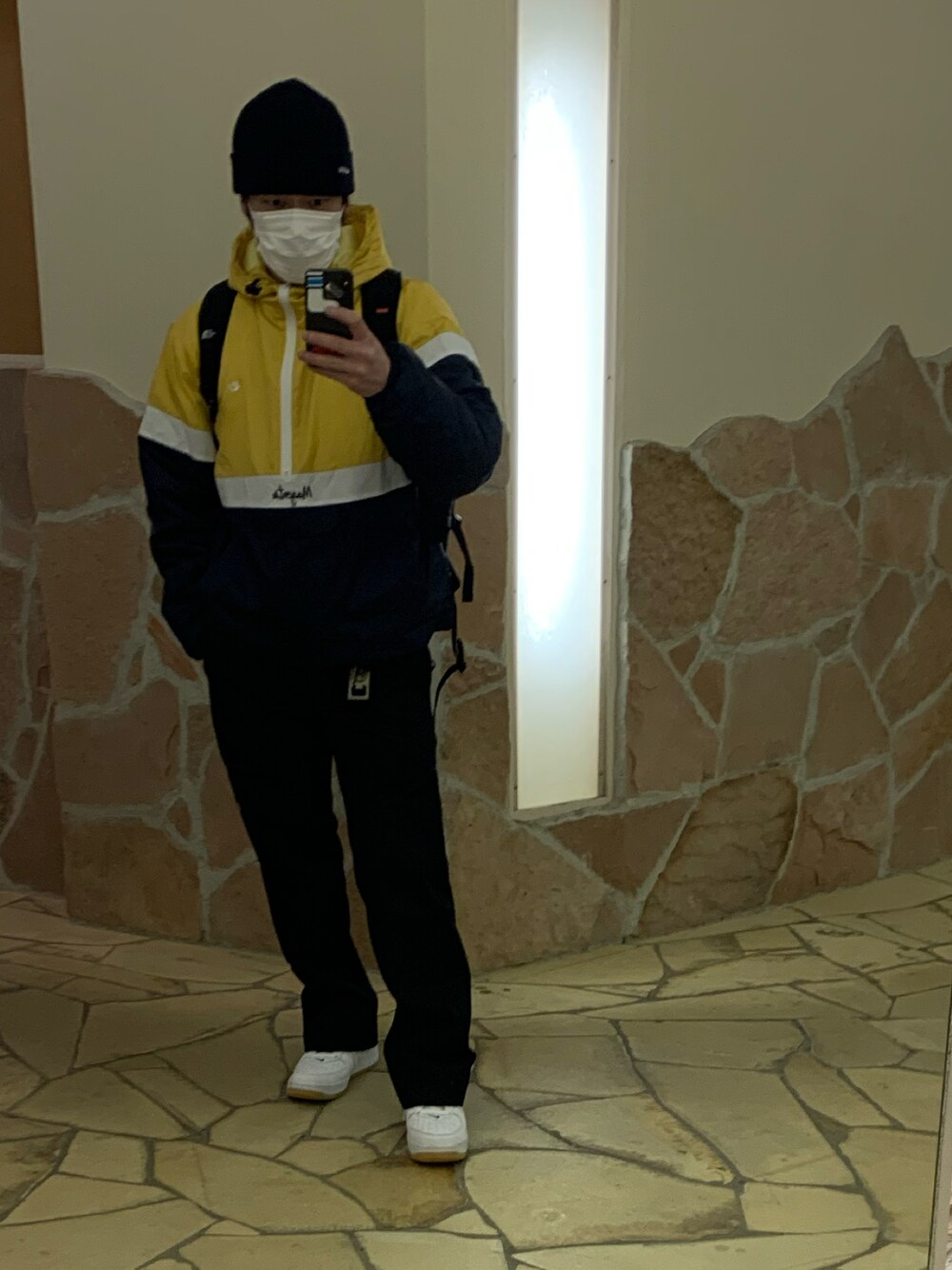 Supreme のスウェット（グレー系）を使った「ハーフジップ」の人気