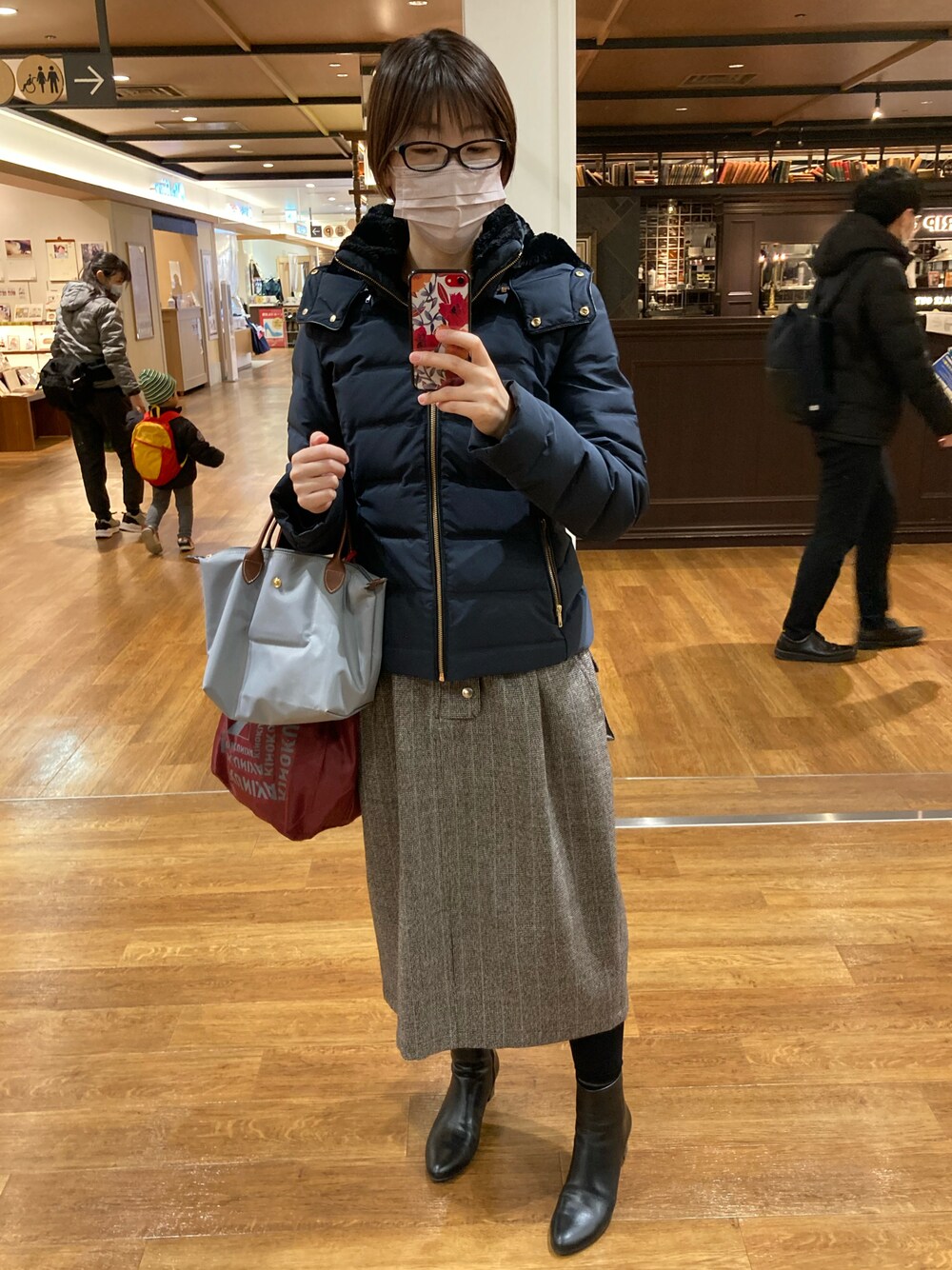 「私の推しブランド、エリン、ZARA、休日スタイル、ママコーデ、アラフォー、ショートブーツ」｜「ZARAのアイテム（ダウンジャケット/コート、ブルー系）」を使った、ゆりぃさん（レディース・168cm）の冬コーディネートの1枚目の写真