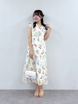 「La boutique BonBon（ラブティックボンボン）のボタニカルプリントラッフルワンピース（ワンピース、ホワイト系）」を使った、Sanaさん（レディース・163cm）の春コーディネート