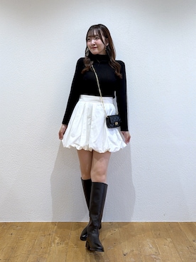 「La boutique BonBon（ラブティックボンボン）の【KAZUMI監修・大人女子におすすめ】タフタバルーンminiスカート（スカート、ホワイト系）」を使った、Sanaさん（レディース・163cm）の秋コーディネート