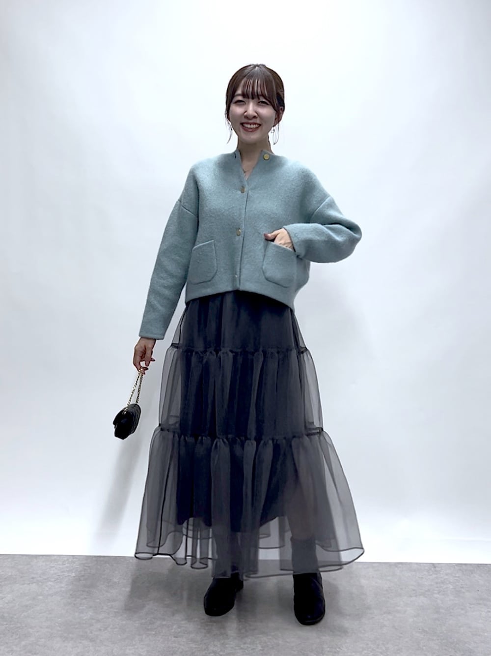 「ジャケット、ニット、スカート、大人コーデ、オトナ女子、骨格ウェーブ、高身長、163cm、デートコーデ、ブーツコーデ、ミント、カラーコーデ」｜「La boutique BonBonの【着回し◎】ハイクオリティヘアリーウールニットジャケット（その他アウター、グリーン系）」を使った、Sanaさん（骨格ウェーブ・レディース・163cm）の秋コーディネートの1枚目の写真