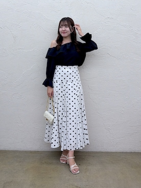 「La boutique BonBon（ラブティックボンボン）の【程よい肌見せ】アシメワンショルブラウス（シャツ/ブラウス、ブルー系）」を使った、Sanaさん（レディース・163cm）の夏コーディネート