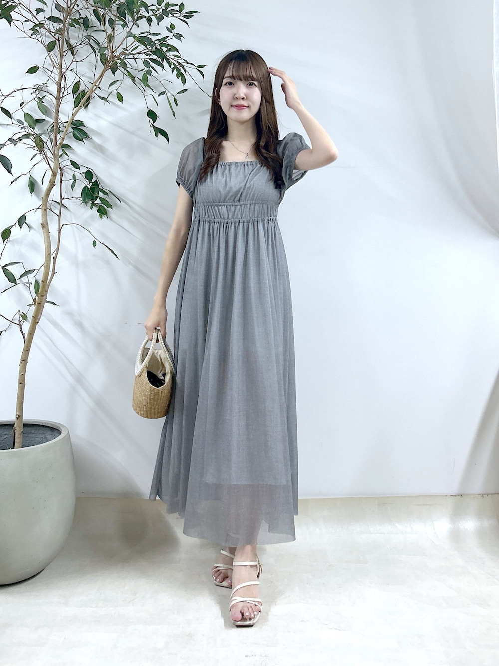 「デニム、デニムワンピース、シアー、シアーワンピース、デニム風、骨格ウェーブ、オトナカワイイ、夏ファッション、春夏コーデ、楽チンコーデ、おでかけコーデ」｜「La boutique BonBonの【涼しくて美シルエット】デニムライクネットチュールワンピース（ワンピース、グレー系）」を使った、Sanaさん（骨格ウェーブ・レディース・163cm）の夏コーディネートの1枚目の写真