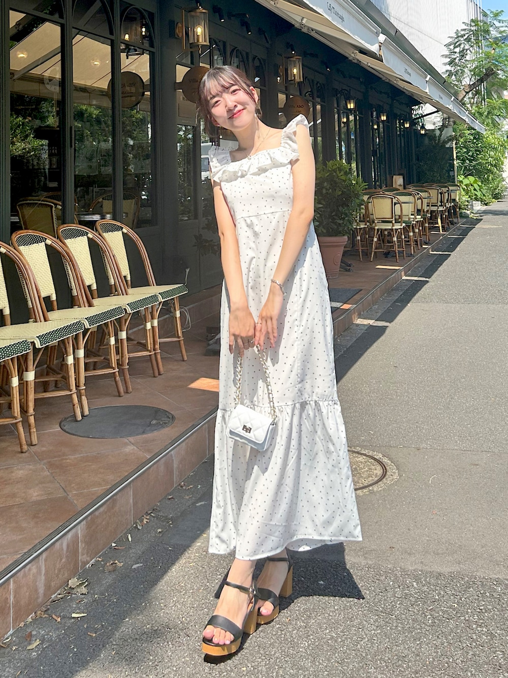 「夏コーデ、ワンピース、推し活、映えコーデ、夏服、オトナ女子、オトナカワイイ、骨格ウェーブ、ブルベ夏、ラブティックボンボン、la boutique bonbon、お洒落さんとつながりたい、高身長女子、デートコーデ、大人ガーリー」｜「La boutique BonBonの【miki監修・3サイズ展開】ドットプリントフリルトリムマーメイドワンピース（ワンピース、ホワイト系）」を使った、Sanaさん（骨格ウェーブ・レディース・163cm）の夏コーディネートの1枚目の写真