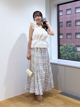 「La boutique BonBon（ラブティックボンボン）の【SETUP可・着映え】カットワーク刺繍ブラウス（シャツ/ブラウス、ホワイト系）」を使った、Sanaさん（レディース・163cm）の夏コーディネート