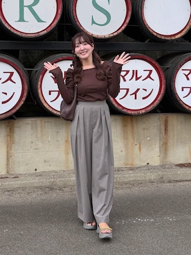 「La boutique BonBon（ラブティックボンボン）のギャザーニュアンスカットソー（Tシャツ/カットソー、ブラウン系）」を使った、Sanaさん（レディース・163cm）の秋コーディネート