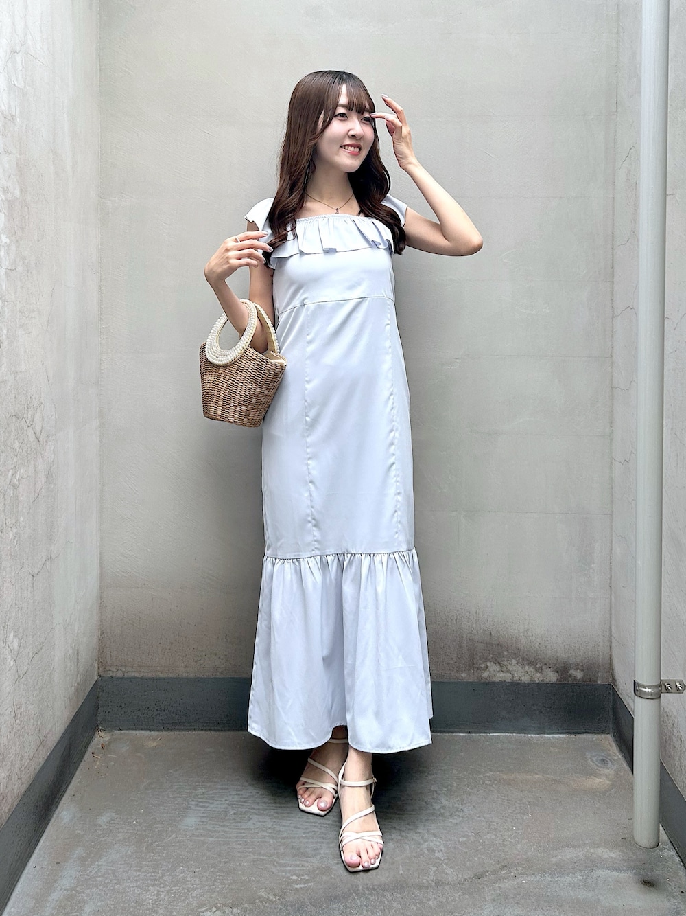 「推し活、推し活コーデ、推し活します、ブルー、ブルーコーデ、ワンピース、ワンピーススタイル、ワンピースコーデ、骨格ウェーブ、ブルベ夏」｜「La boutique BonBonの【スタッフmiki監修・3サイズ展開あり】フリルトリムマーメイドワンピース（ワンピース、ブルー系）」を使った、Sanaさん（骨格ウェーブ・レディース・163cm）の夏コーディネートの1枚目の写真