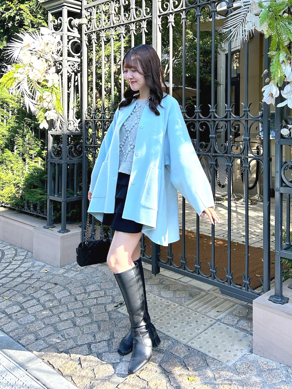「ブルべ夏、大人かわいい、骨格ウェーブ、クリスマスに着たい服、ブルー、ブルーコーデ、カラーコーデ、アウター、コート、ミドルコート、高身長女子、おしゃれさんと繋がりたい、アパレルスタッフ、あったかコーデ、大人女子」｜「La boutique BonBonの【miki監修カラーあり】ライトラグランフレアコート（その他アウター、ブルー系）」を使った、Sanaさん（骨格ウェーブ・レディース・163cm）の冬コーディネートの1枚目の写真