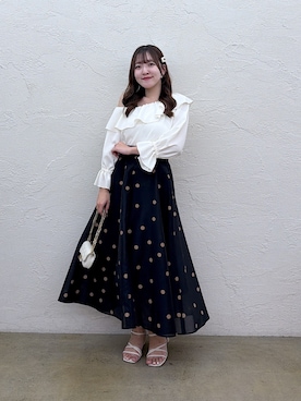 「La boutique BonBon（ラブティックボンボン）の【程よい肌見せ】アシメワンショルブラウス（シャツ/ブラウス、ホワイト系）」を使った、Sanaさん（レディース・163cm）の夏コーディネート