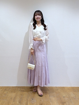 「La boutique BonBon（ラブティックボンボン）の【着映え◎】カットドビーラッフルブラウス（Shirts、ホワイト系）」を使った、Sanaさん（レディース・163cm）の夏コーディネート