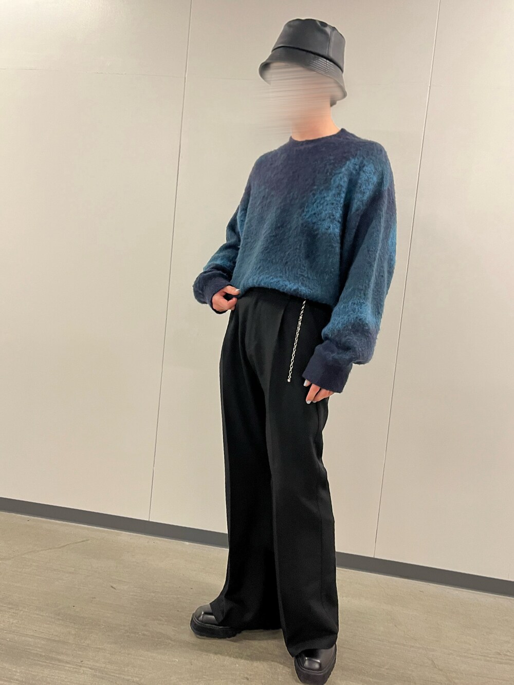 「メンズファッション、お洒落さんとつながりたい、春服、ニット、グラデーションニット、フレアパンツ、WYM、LIDnM、cussil、LILL、似合うラボに行こう、キレイめ、春服みてみて、ブーツ、厚底シューズ」｜「LILLのシンセティックレザーバケットハット（ハット、ブラック系）」を使った、ゆぅさん（メンズ・176cm）の冬コーディネートの1枚目の写真