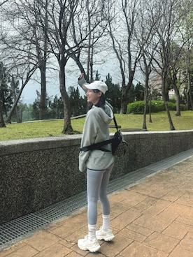 「UNDER ARMOUR（アンダーアーマー）のアイテム」を使った、Sega Fanさん（レディース・160cm）の春コーディネート