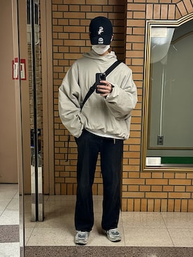 「Chikashitsu +（チカシツプラス）のアイテム（パーカー）」を使った、こーさん（メンズ・180cm）の春コーディネート