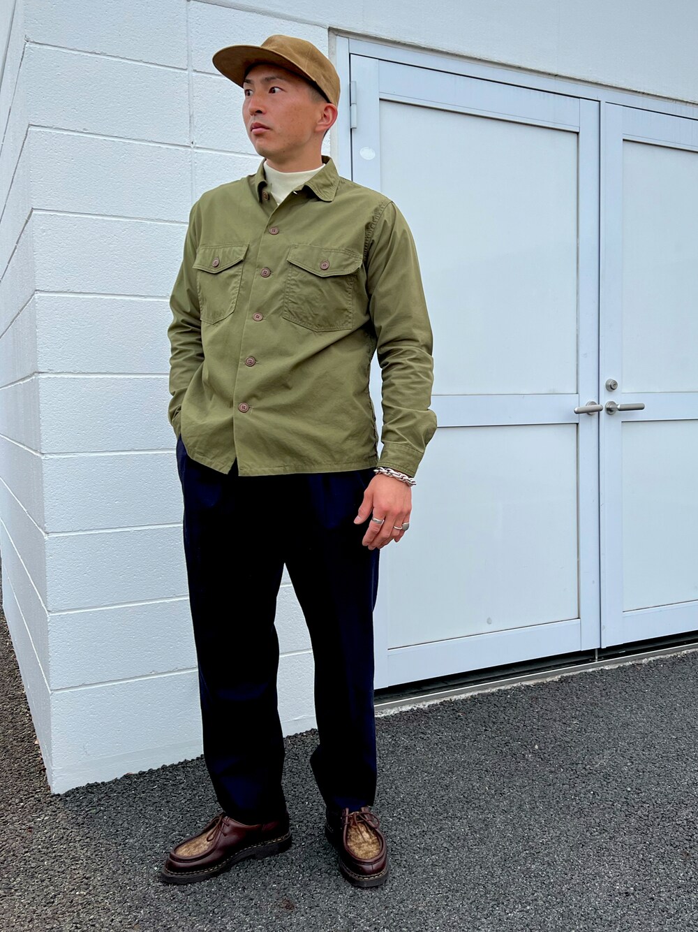 「YAECA LIKE WEARのアイテム（その他アウター、グリーン系）」を使った、kai.08さん（メンズ・170cm）の春コーディネートの1枚目の写真