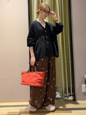「earth music&ecology（アースミュージックアンドエコロジー）のEVAトングサンダル（サンダル、ベージュ系）」を使った、mizukiさん（レディース・160cm）の秋コーディネート