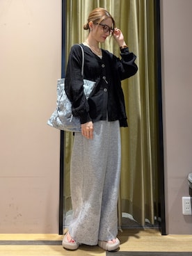 「earth music&ecology（アースミュージックアンドエコロジー）のEVAトングサンダル（サンダル、ベージュ系）」を使った、mizukiさん（レディース・160cm）の秋コーディネート