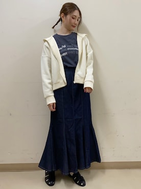 「earth music&ecology（アースミュージックアンドエコロジー）のアイテム（デニムスカート）」を使った、mizukiさん（レディース・160cm）の春コーディネート