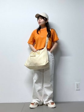 「COBRA CAPS（コブラキャップス）のアイテム」を使った、SALOON STAFFさん（レディース・150cm）の春コーディネート