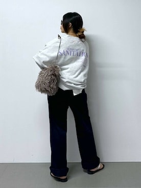 「トングサンダル」｜「アイテム（アクセサリー）」を使った、SALOON STAFFさん（レディース・150cm）の秋コーディネート