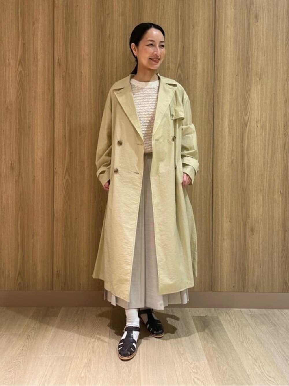 「スカート、トレンチコート、ロングコート、大人カジュアル、お出かけコーデ、大人コーデ、きれいめカジュアル、春コーデ、ヒューマンウーマン(HUMAN WOMAN)、骨格ウェーブ」｜「human womanの◆コットンナイロンシアートレンチコート（トレンチコート、イエロー系）」を使った、ayaさん（レディース・156cm）の春コーディネートの1枚目の写真