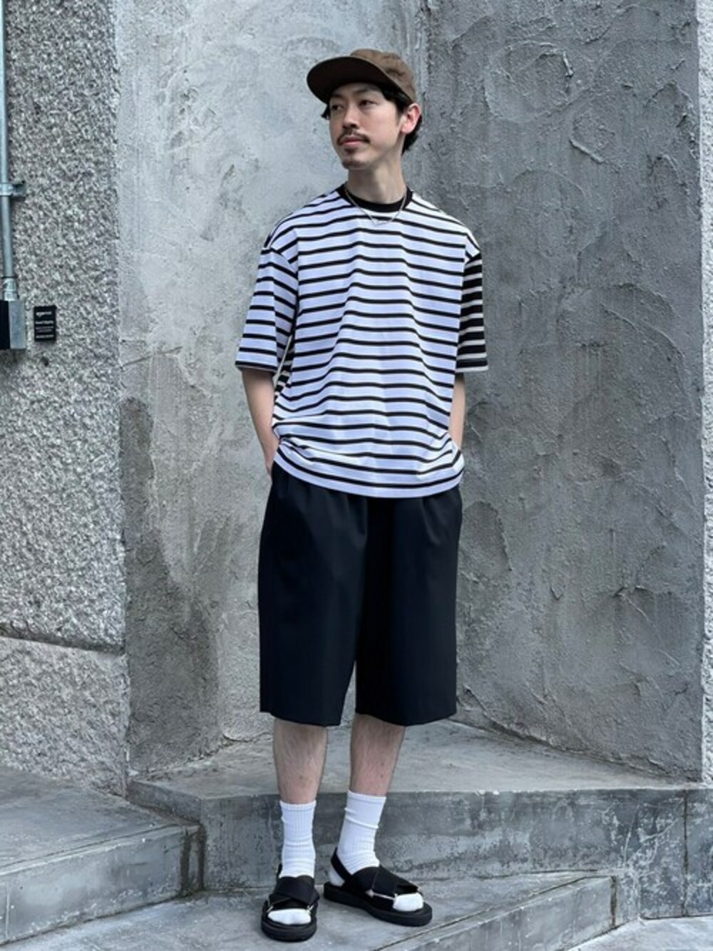 「cityのBORDER TEE（Tシャツ/カットソー、ホワイト系）」を使った、STUDIOUS MENSさん（メンズ・182cm）の春コーディネートの1枚目の写真