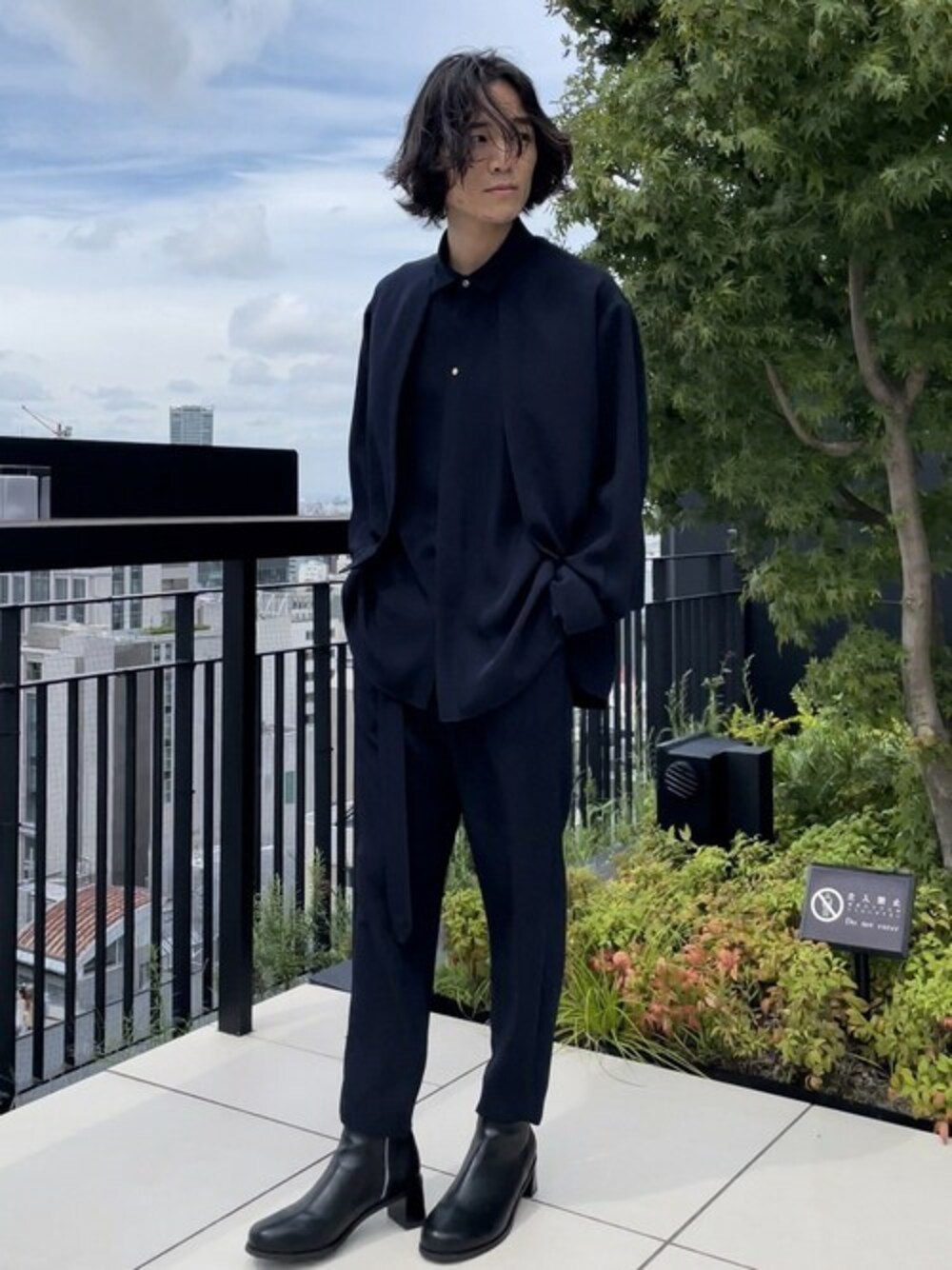 「CULLNIの<別注>LAYERED SH（シャツ/ブラウス、ブルー系）」を使った、STUDIOUS MENSさん（メンズ・173cm）の秋コーディネートの1枚目の写真