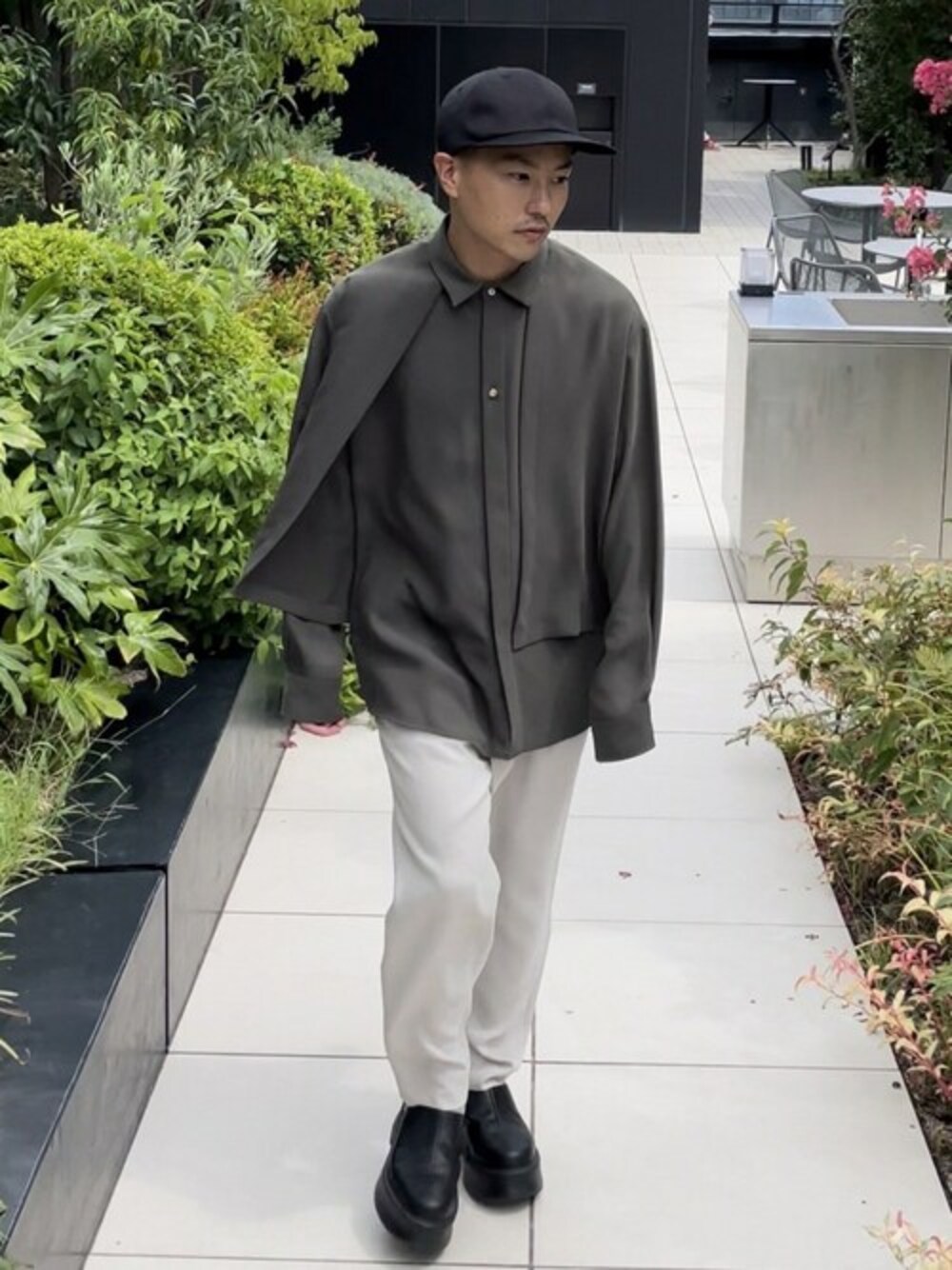 「CULLNIの<別注>LAYERED SH（シャツ/ブラウス、ベージュ系）」を使った、STUDIOUS MENSさん（メンズ・158cm）の秋コーディネートの1枚目の写真