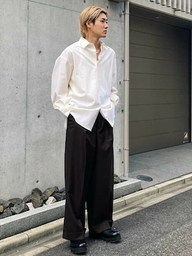「marka（マーカ）のアイテム（スラックス）」を使った、STUDIOUS MENSさん（メンズ・170cm）の秋コーディネート