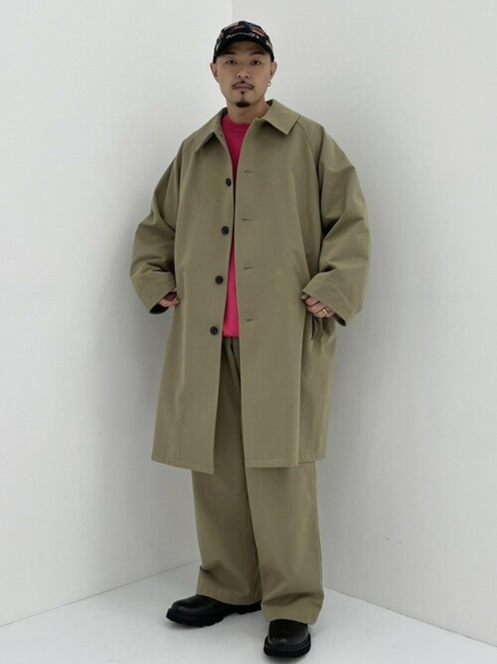 「UNUSEDのUS2268（その他アウター、ピンク系）」を使った、STUDIOUS MENSさん（メンズ・158cm）の秋コーディネートの1枚目の写真