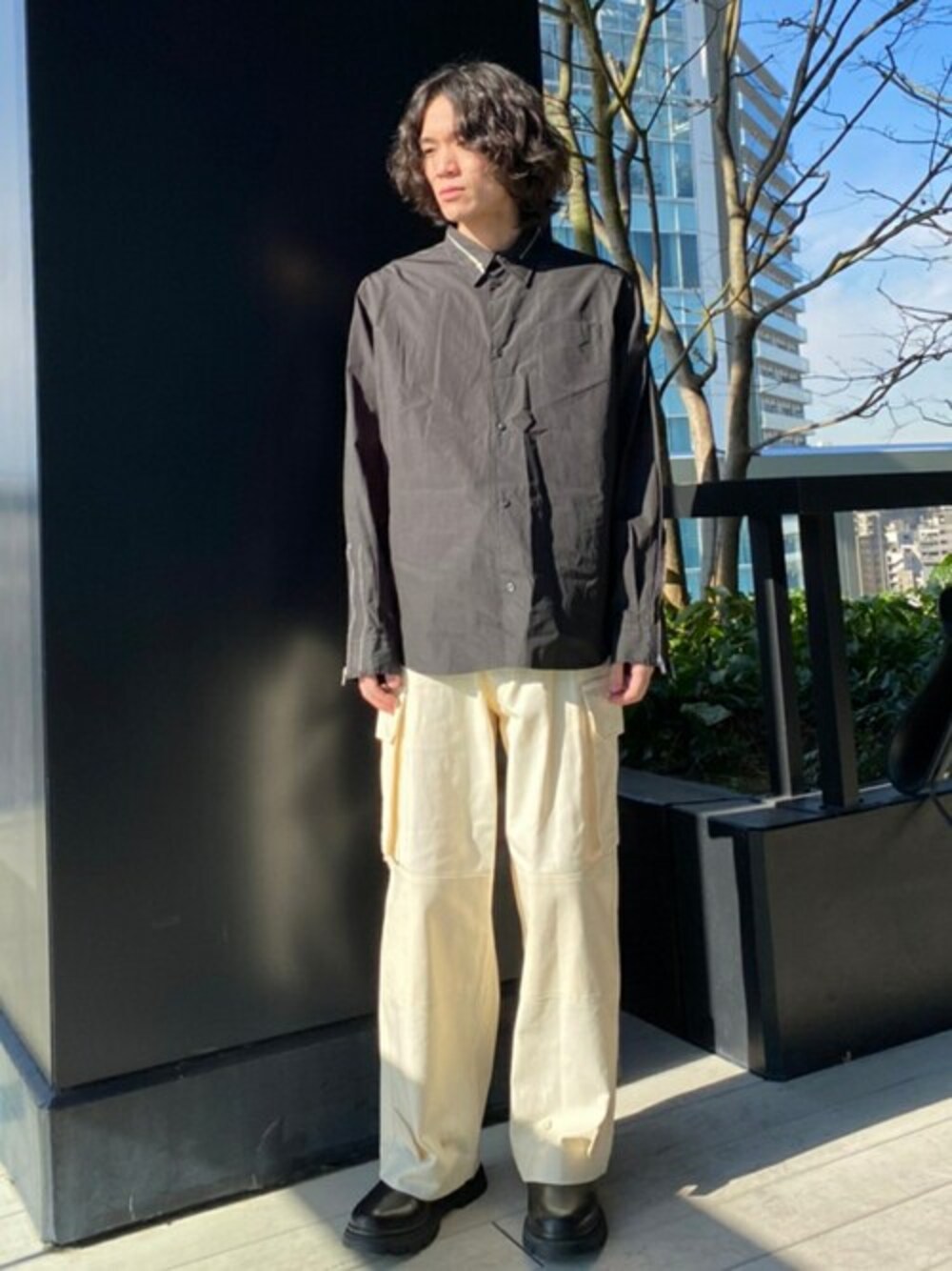 「#undercover」｜「UNDERCOVERのUC1C4401（シャツ/ブラウス、ブラック系）」を使った、STUDIOUS MENSさん（メンズ・175cm）の冬コーディネートの1枚目の写真