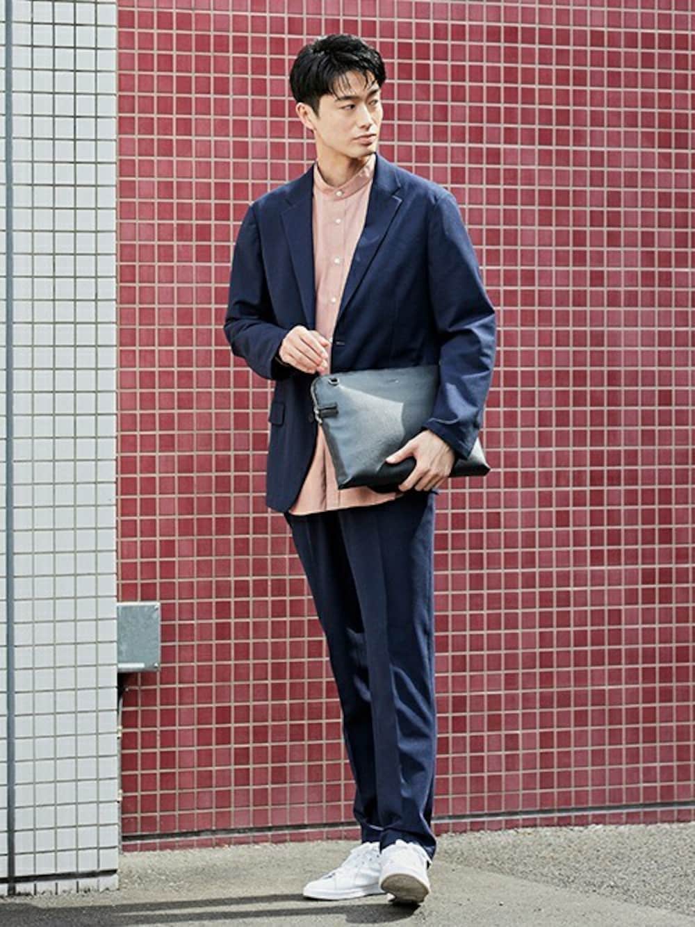 「セットアップ、テーラードジャケット、ネイビー、スラックス、ビジネススタイル、バンドカラーシャツ、マルチサイズ、KASHIYAMA、KASHIYAMAEASY、カラー×コーデ」｜「KASHIYAMAのFIELDSENSORノータックスリムテーパードパンツ（その他パンツ、ブルー系）」を使った、カシヤマさん（メンズ・185cm）の春コーディネートの1枚目の写真