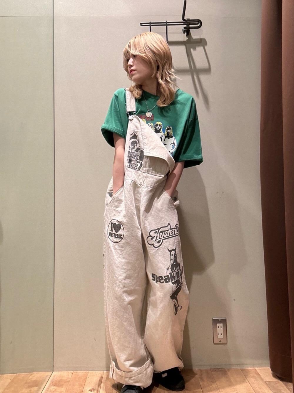 「アメカジ、Tシャツ、春コーデ、ラフコーデ、ヒステリックグラマー、HYSTERIC GLAMOUR」｜「HYSTERIC GLAMOURのSPEAK NO EVIL オーバーオール（サロペット/オーバーオール、ホワイト系）」を使った、NANAMIさん（レディース・160cm）の夏コーディネートの1枚目の写真