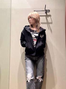 「HYSTERIC GLAMOUR（ヒステリックグラマー）のSNAKE LOOP 8分丈クラッシュデニムパンツ（デニムパンツ）」を使った、NANAMIさん（レディース・160cm）の秋コーディネート
