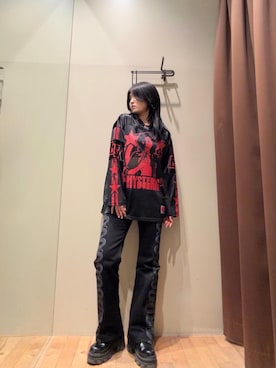 「HYSTERIC GLAMOUR（ヒステリックグラマー）のSNAKE LOOP柄デニムフレアパンツ（デニムパンツ、ブラック系）」を使った、NANAMIさん（レディース・160cm）の春コーディネート
