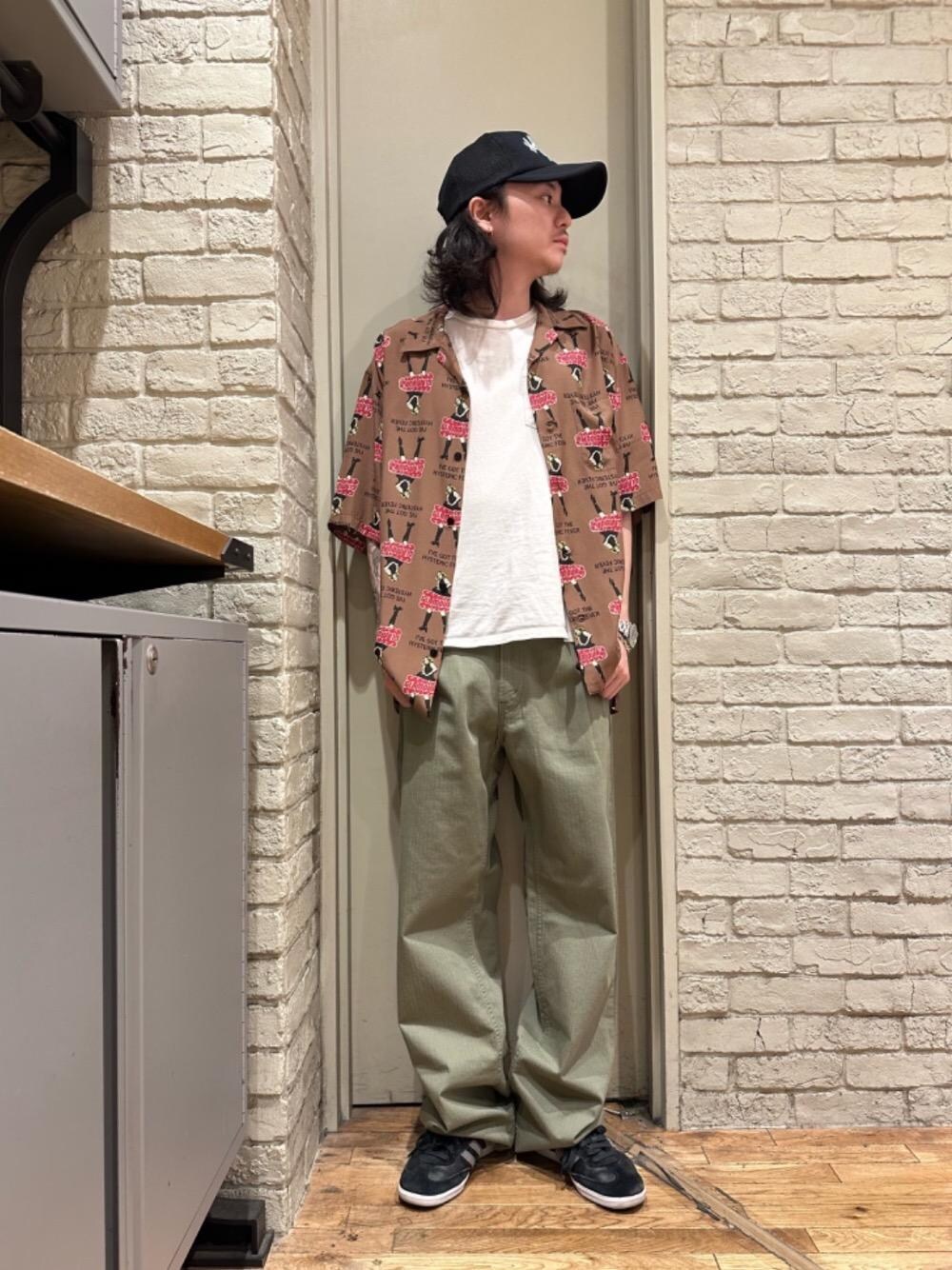 お値下げ中！ヒステリック　グラマー　VIXEN GIRL柄 オープンカラーシャツ HYSTERIC GLAMOUR（ヒステリックグラマー）の「VIXEN GIRL柄