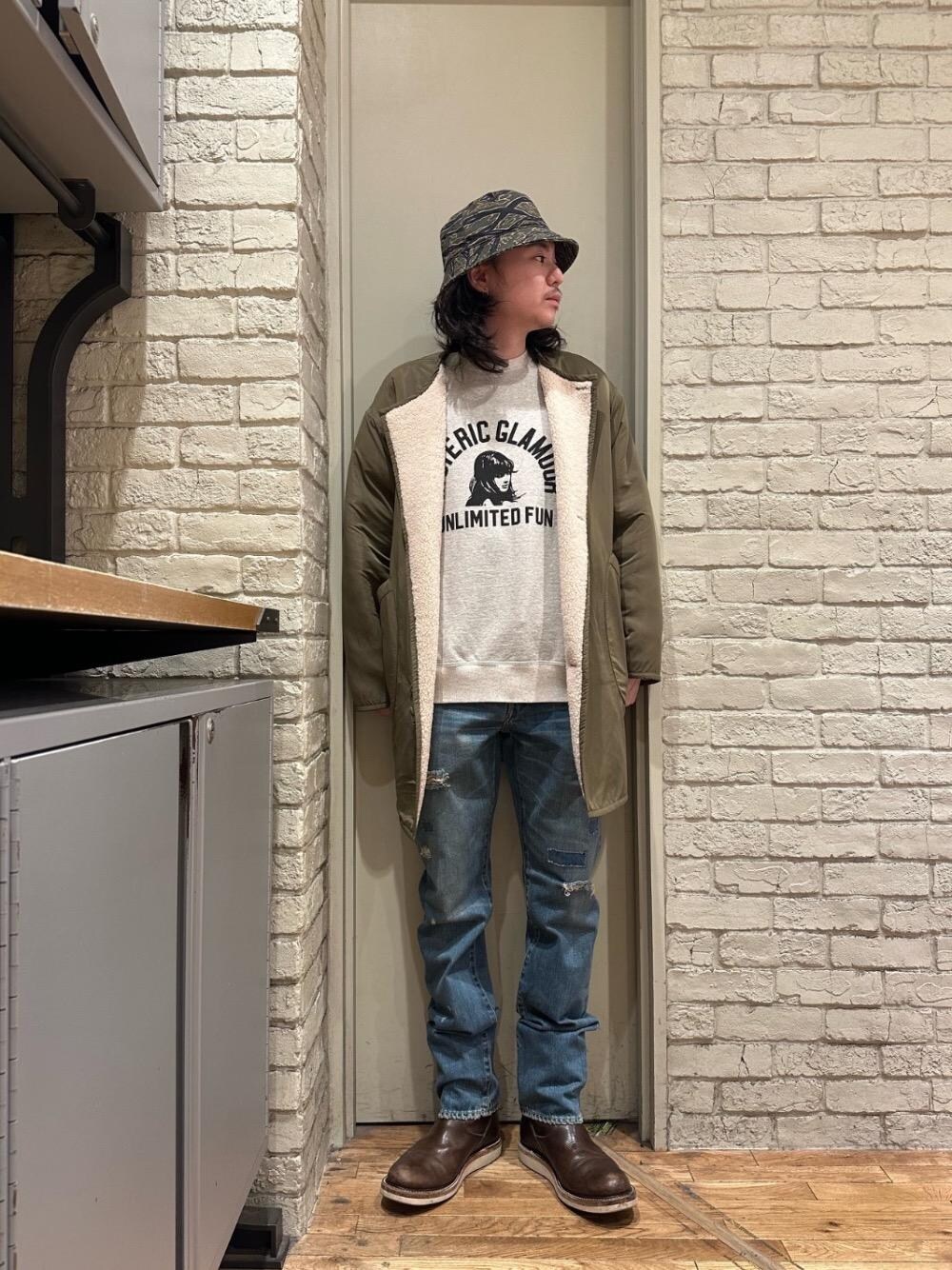 「ヒステリックグラマー、HYSTERIC GLAMOUR」｜「HYSTERIC GLAMOURのスクエアウインドウリメイク スリムストレートデニムパンツ（デニムパンツ、ブルー系）」を使った、Mitsuさん（メンズ・170cm）の冬コーディネートの1枚目の写真