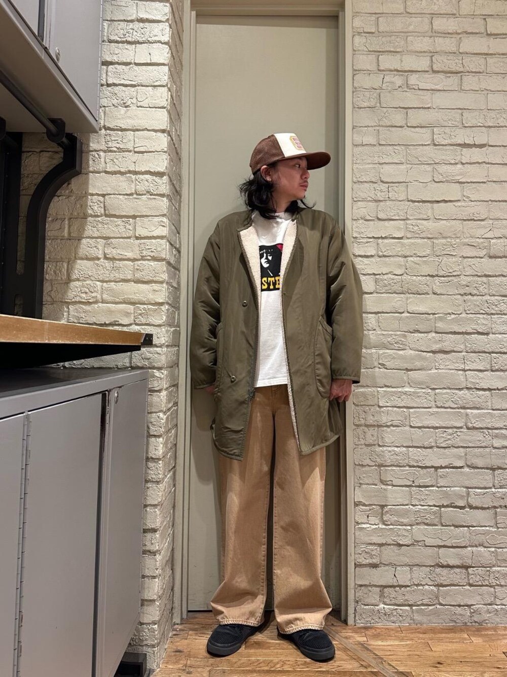「HYSTERIC GLAMOURのワイドデニムパンツ（デニムパンツ、ベージュ系）」を使った、Mitsuさん（メンズ・170cm）の冬コーディネートの1枚目の写真