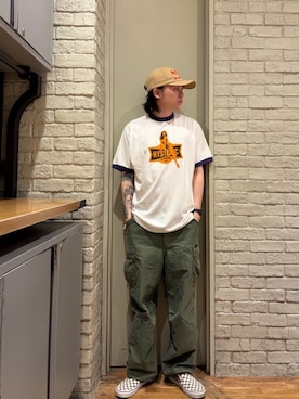「HYSTERIC GLAMOUR（ヒステリックグラマー）の6ポケットカーゴパンツ（カーゴパンツ、グリーン系）」を使った、Mitsuさん（メンズ・170cm）の夏コーディネート