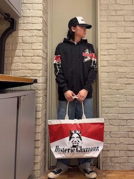 「HYSTERIC GLAMOUR（ヒステリックグラマー）のHYS FLARE LOGO パーカー（パーカー、ブラック系）」を使った、Mitsuさん（メンズ・170cm）の夏コーディネート