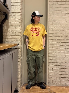 「HYSTERIC GLAMOUR（ヒステリックグラマー）の6ポケットカーゴパンツ（カーゴパンツ、グリーン系）」を使った、Mitsuさん（メンズ・170cm）の夏コーディネート