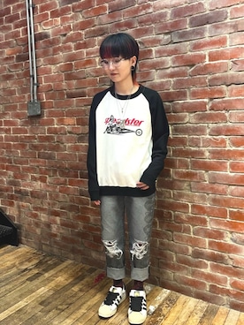 「HYSTERIC GLAMOUR（ヒステリックグラマー）のSNAKE LOOP 8分丈クラッシュデニムパンツ（デニムパンツ）」を使った、AMさん（レディース・151cm）の秋コーディネート