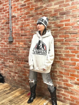 「HYSTERIC GLAMOUR（ヒステリックグラマー）のSNAKE LOOP 8分丈クラッシュデニムパンツ（デニムパンツ）」を使った、AMさん（レディース・151cm）の冬コーディネート