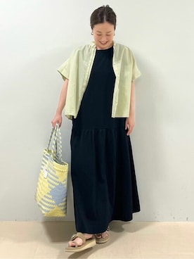 「アイテム（かごバッグ、イエロー系）」を使った、kayoさん（レディース・150cm）の夏コーディネート