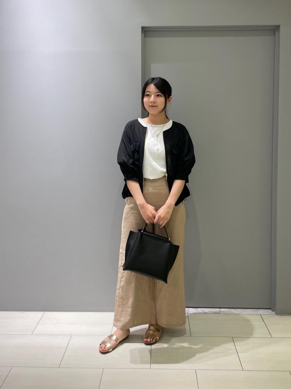 「夏、休日、晴れ、暖かい、le.coeur blanc、暑い、ルクールブラン、骨格ウェーブ、フェミニン 」｜「le.coeur blancのスネークチェーンラリエットネックレス（ネックレス、ゴールド系）」を使った、Shioさん（レディース・161cm）の春コーディネートの1枚目の写真