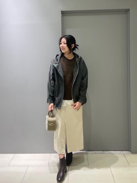 「アイテム（ボストンバッグ、グリーン系）」を使った、Shioさん（レディース・161cm）の秋コーディネート