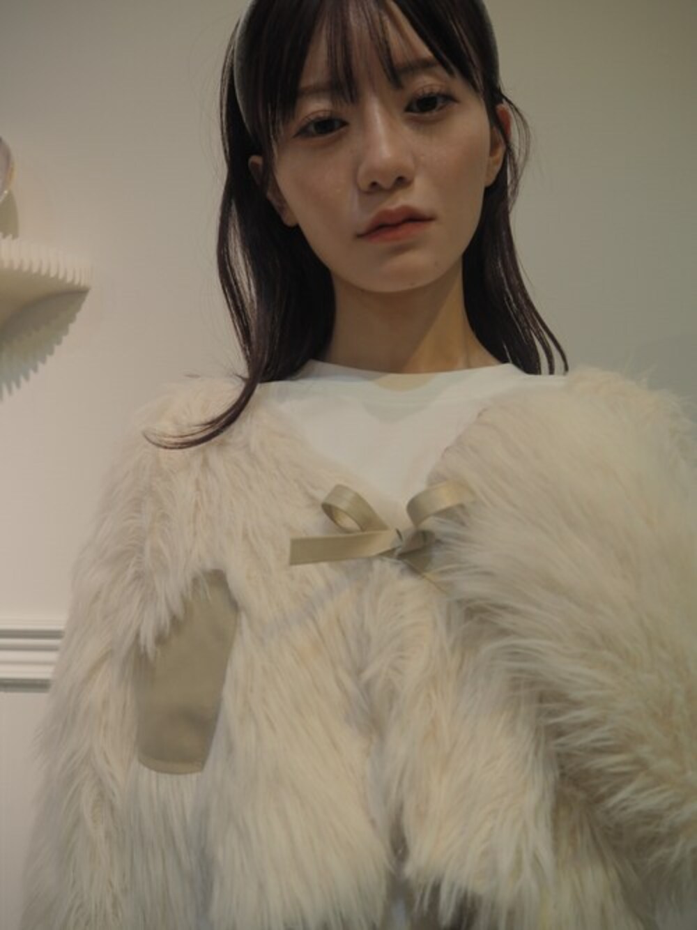 「ファー、カーディガン、フレンチガーリー、秋冬コーデ、カーディガンコーデ、ラポミプチ、LA POMME petit」｜「LA POMME petitのFuzzy Heart Applique Cardigan シャギーファーハートカーディガン（カーディガン/ボレロ、ベージュ系）」を使った、petit♡petitさん（レディース・161cm）の秋コーディネートの1枚目の写真