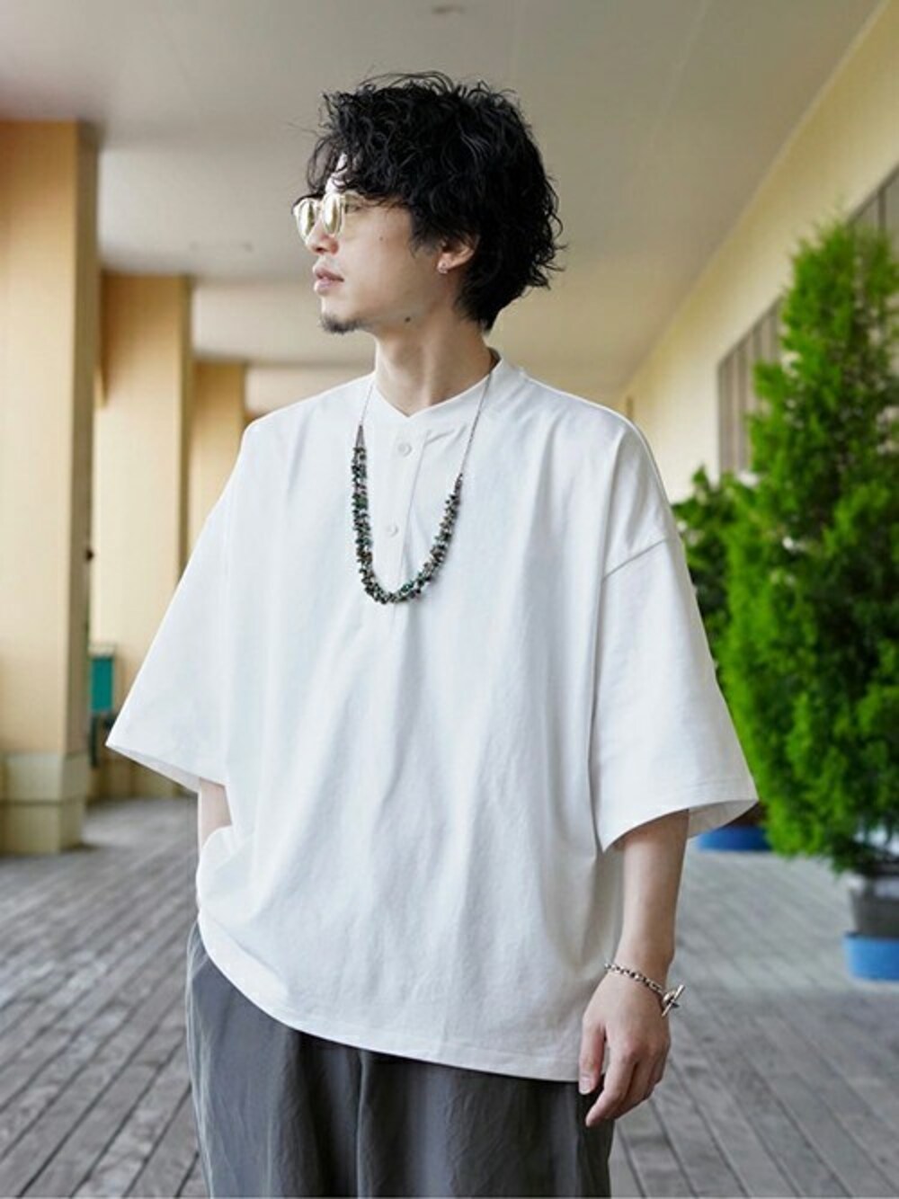 「ネックレス、春夏コーデ、necklace、PORT BY ARK、ポートバイアーク、アークネッツ、ARKnets」｜「PORT BY ARKのPORT BY ARK / ポートバイアーク：Turquoise Necklace：PO11-N001[COR]（ネックレス、ブルー系）」を使った、ARKnets STAFFさん（メンズ・170cm）の春コーディネートの1枚目の写真