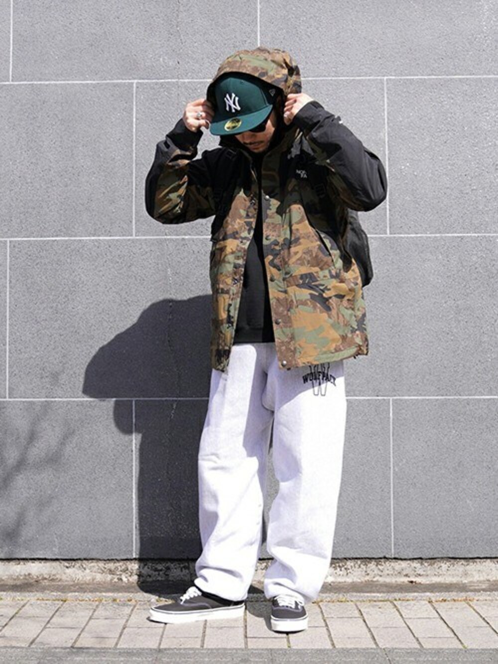 「THE NORTH FACE、ザノースフェイス、マウンテンライトジャケット、アークネッツ、ARKnets」｜「THE NORTH FACEのTHE NORTH FACE / ザ ノースフェイス：Novelty Mountain Light Jacket - TNFカモ -：NP62135-TF[WAX]（ナイロンジャケット、その他）」を使った、ARKnets STAFFさん（メンズ・178cm）の春コーディネートの1枚目の写真