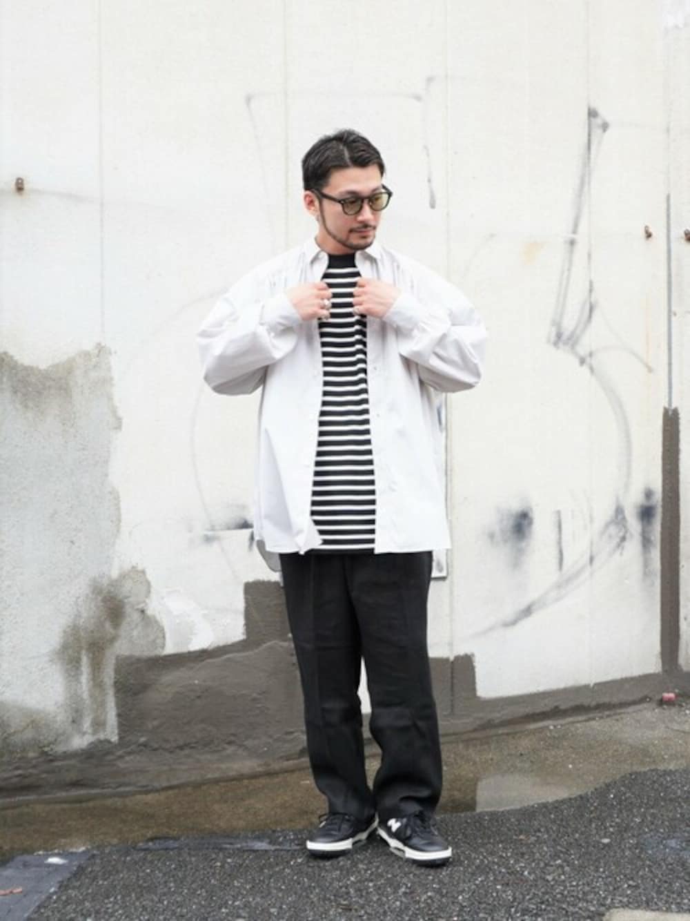 「スニーカー、シャツ、シャツスタイル、BALLAST ARK、New Balanc」｜「BALLAST ARKのBALLAST ARK / バラストアーク：GATHER SHIRTS：BA05-SH001[AST]（シャツ/ブラウス、ホワイト系）」を使った、ARKnets STAFFさん（メンズ・178cm）の夏コーディネートの1枚目の写真